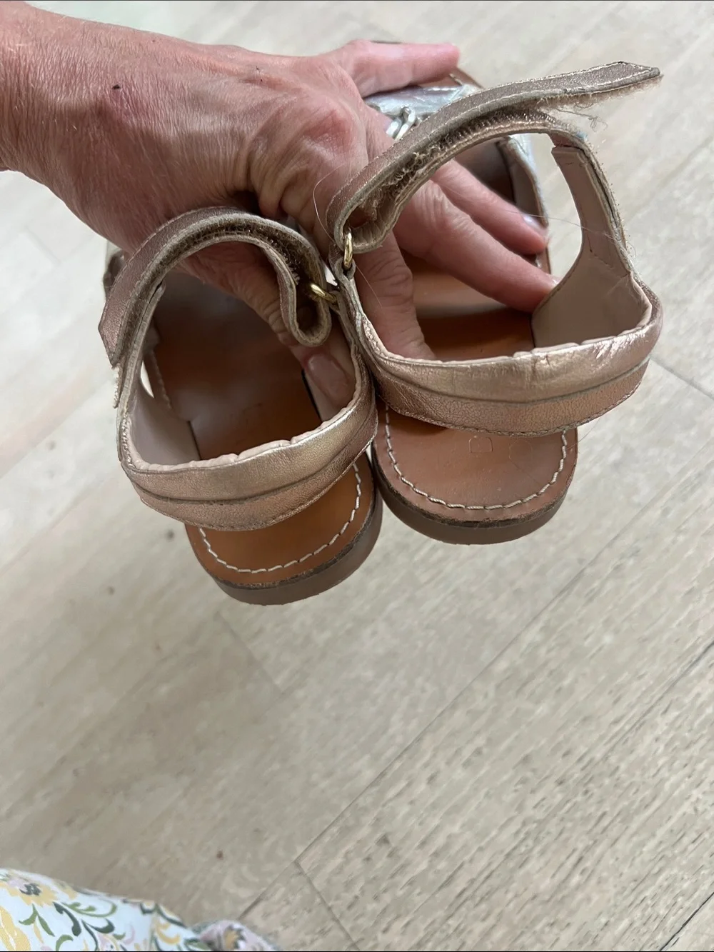 Kids Star Accent Metallic Sandals - Pink/Gold